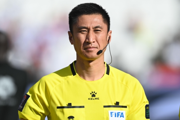 中国裁判马宁展现亚洲杯顶级水准